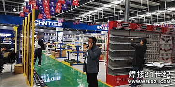 五金機(jī)電采購(gòu)聯(lián)盟首屆五金機(jī)電采購(gòu)節(jié)在鞍山萬貫國(guó)際工業(yè)品博覽中心盛大啟幕，紡織用品展區(qū)成亮點(diǎn)